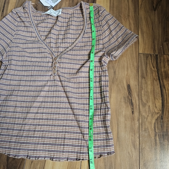 Hippe Rose Ribbed Knit Henley Striped Short Sleeve Top New - Picture 4 of 5